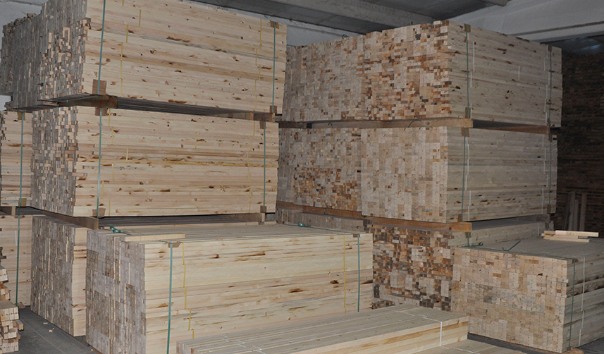 Artvin'de kadınların ellerinden geçen keresteler ihraç ediliyor