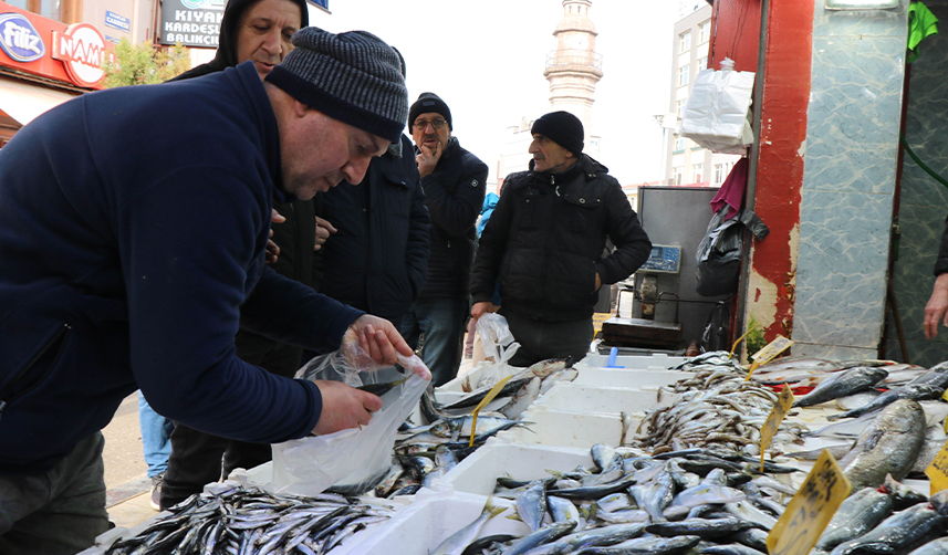 Karadeniz'de-balık-az-ama-ilgi-çok!