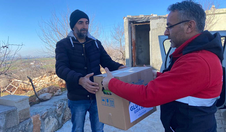 Karadeniz'den deprem bölgesine yardımlar sürüyor