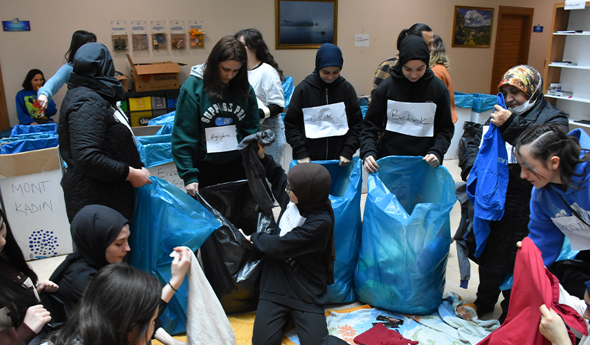 Karadeniz'den-yardımlar-depremin-beşinci-gününde-de-devam-etti