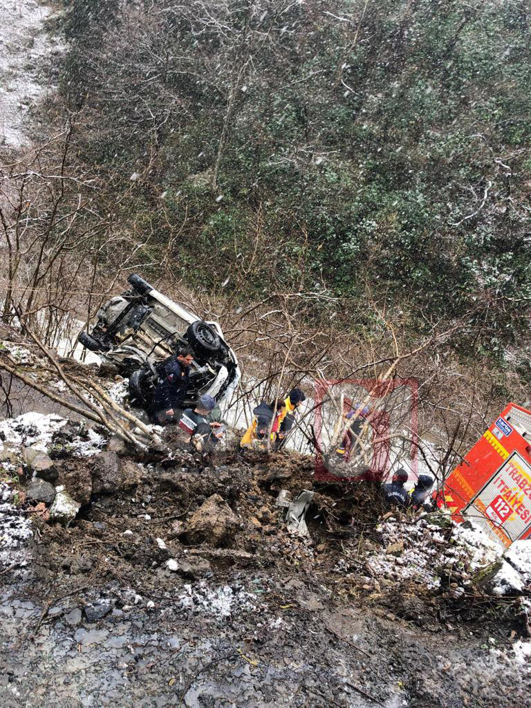 Trabzon’da otomobil uçuruma yuvarlandı! 2 Ölü 1 yaralı