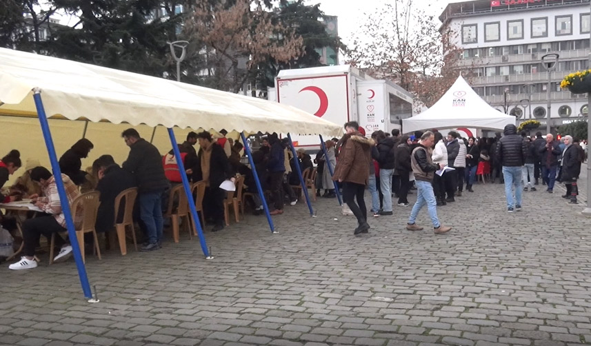 Trabzon Kızılay’a kan vermeye koştu