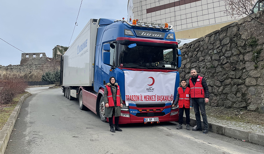 Kızılay Trabzon'dan deprem bölgesine 3 tır gıda ve su gönderildi