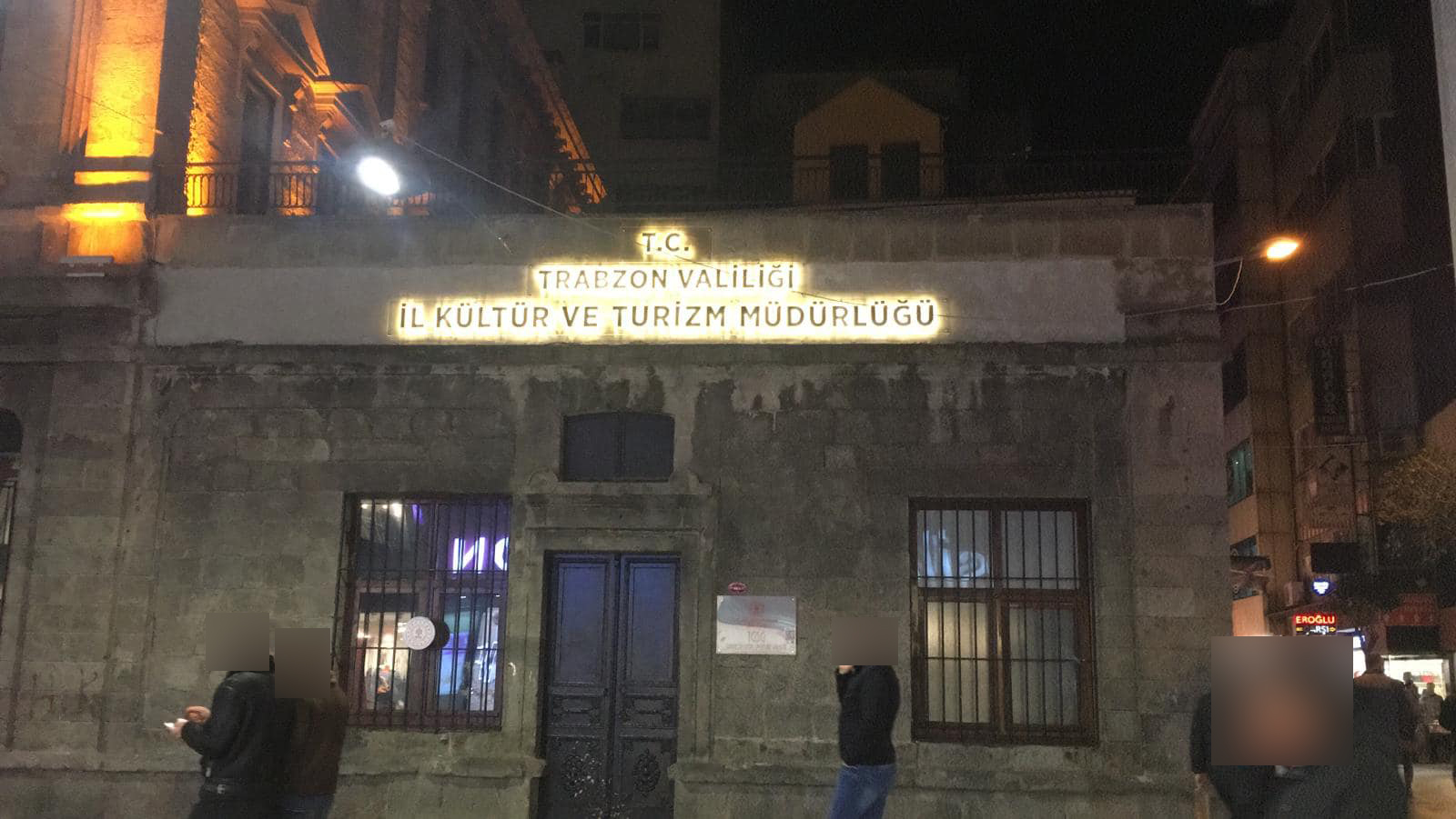 Trabzon'da tarihi binaya tabela asılması TBMM'ye taşındı