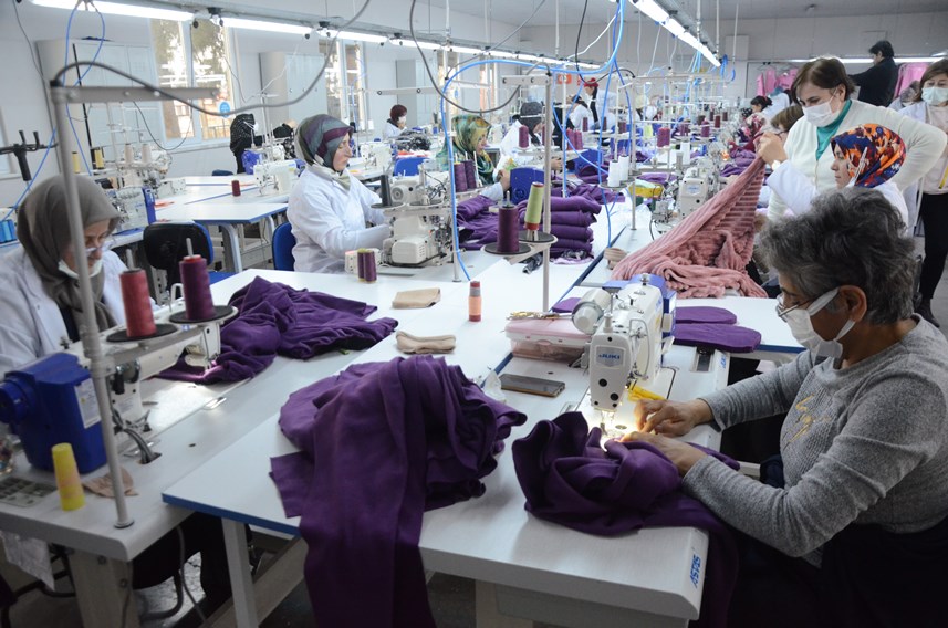 Ordu'da kadın kursiyerler fabrika gibi depremzedeler için çalışıyor