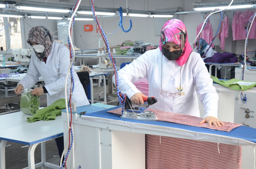 Ordu'da kadın kursiyerler fabrika gibi depremzedeler için çalışıyor