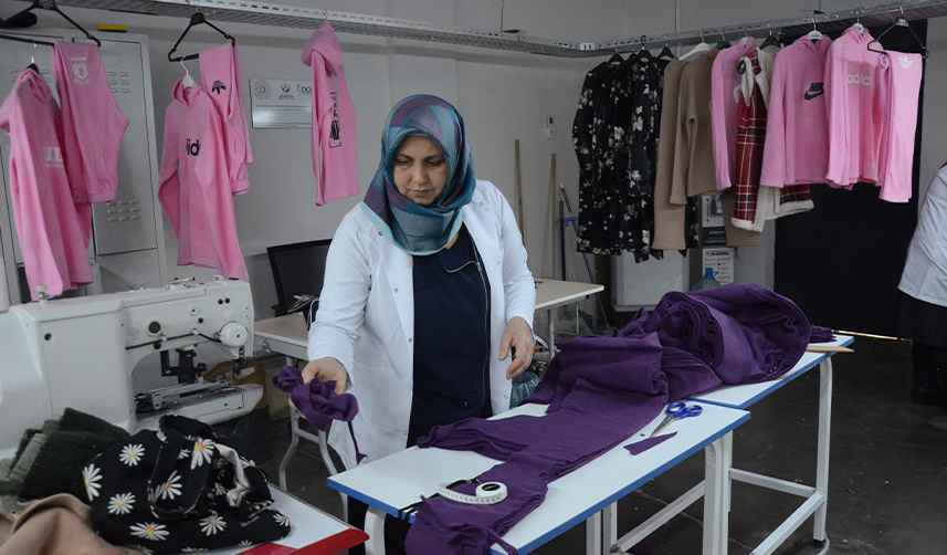 Ordu'da-kadınlar-depremzedeler-için-üretiyor