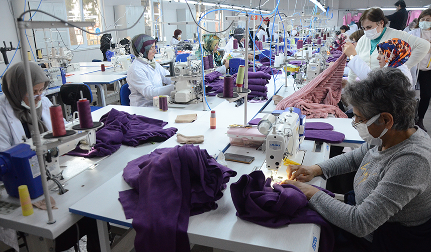 Ordu'da-kadınlar-depremzedeler-için-üretiyor