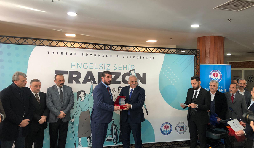 Paris'ten-Trabzon'a-uzanan-yardım-eli!-Akülü-araçlar-törenle-teslim-edildi