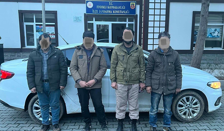 Rize'de-göçmen-kaçakçılığı!-8-göçmen-yakalandı-