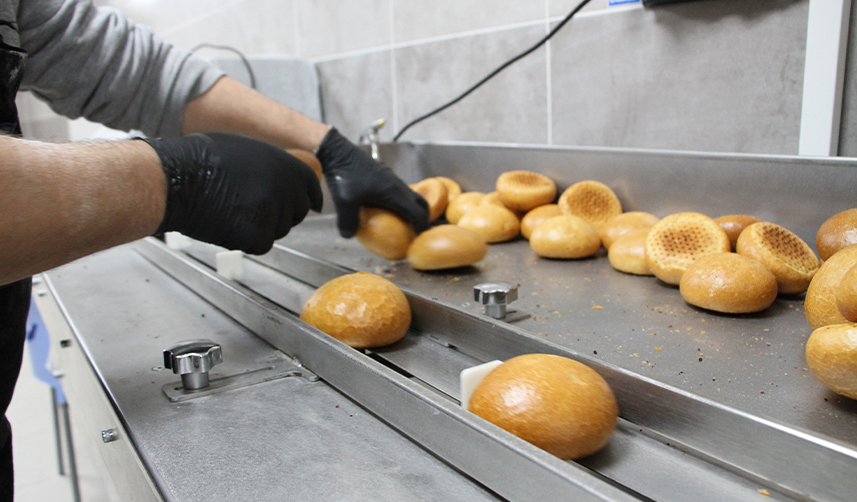 Rize'de-her-gün-üretilen-10-bin-ekmek-depremzedelere-gönderiliyor