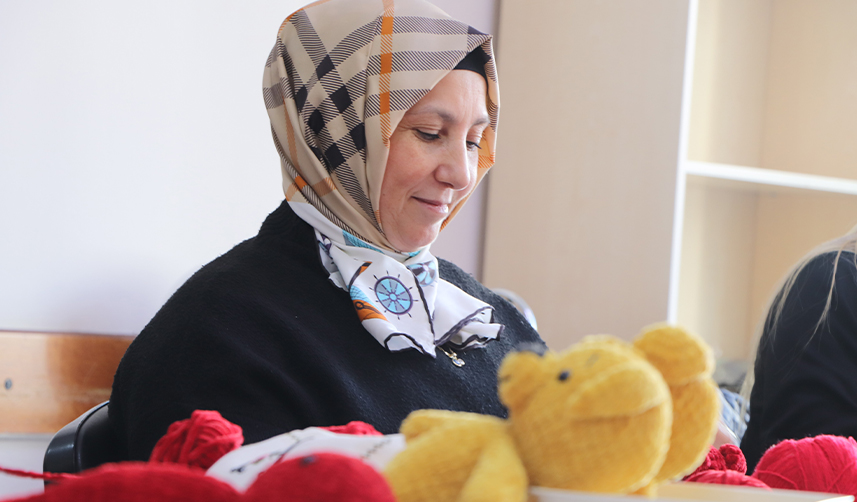 Samsun'da-depremzede-çocuklar-için-örgü-oyuncaklar-yapılıyor
