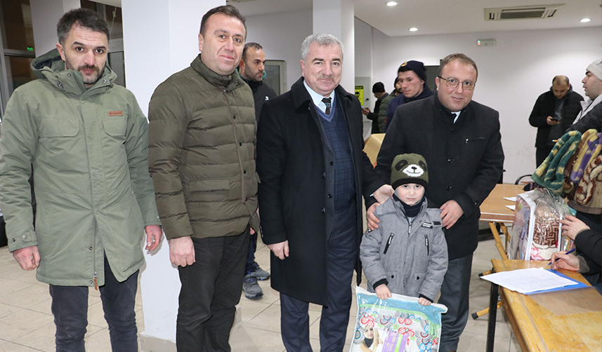 Samsun'da vatandaşlar deprem bölgesi için seferber oldu