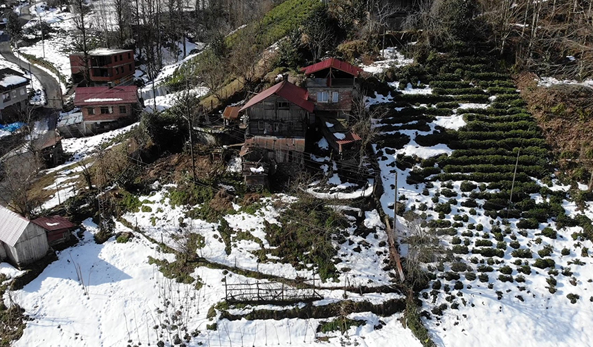 Şehir-hayatından-sıkıldı-10-yaşında-köyde-yaşamaya-başladı