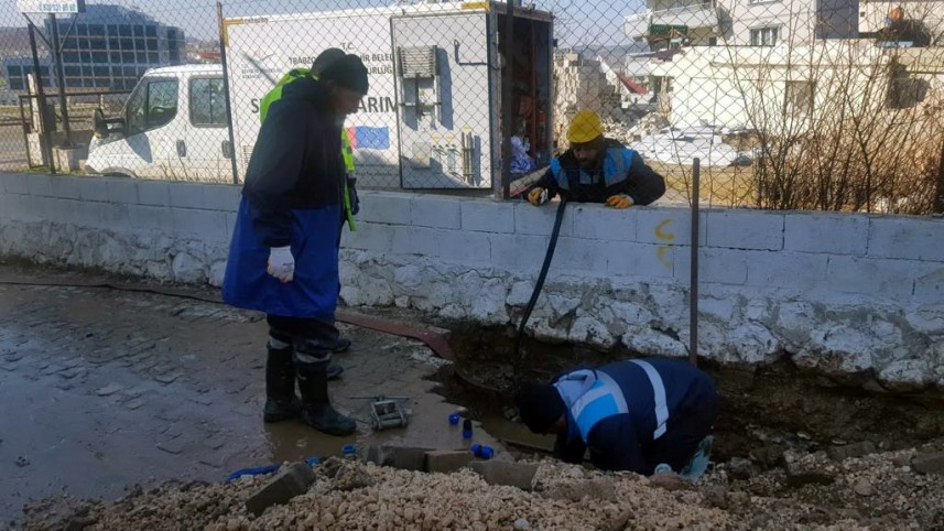 Trabzon Büyükşehir Belediyesi deprem bölgesinde altyapı çalışmalarını yürütüyor