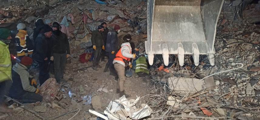 Trabzon Büyükşehir Belediyesi deprem bölgesinde altyapı çalışmalarını yürütüyor