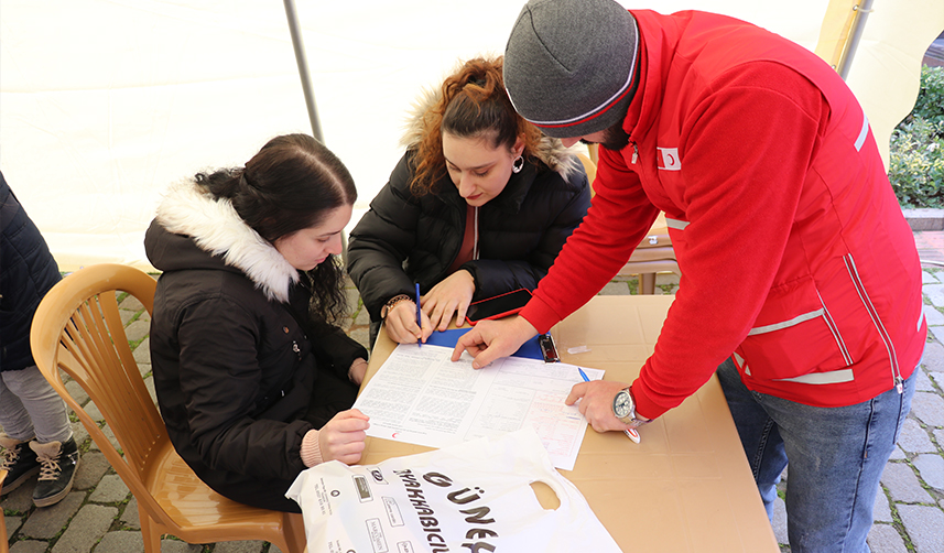 Trabzon depremzedeler için Kızılay'a koştu! Kan bağışları sürüyor