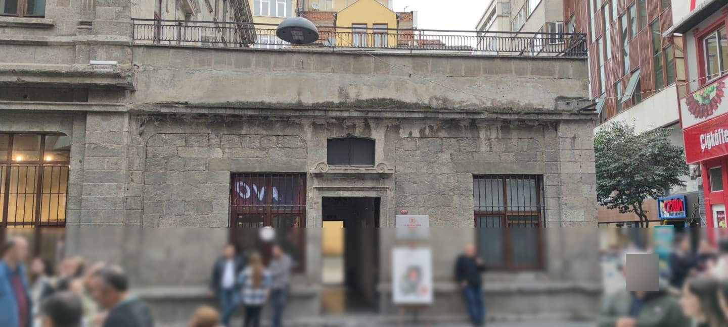 Trabzon'da tarihi binaya tabela asılması TBMM'ye taşındı