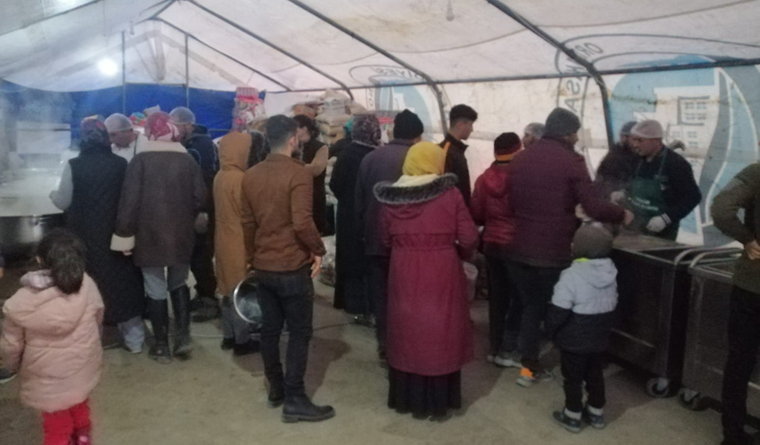 Trabzon Ortahisar Belediyesi'nden depremzedelere seyyar yemekhane