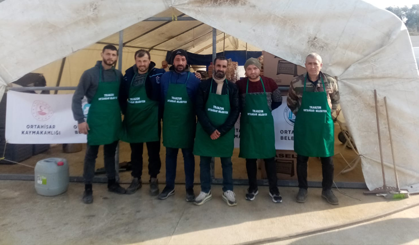 Trabzon Ortahisar Belediyesi'nden depremzedelere seyyar yemekhane