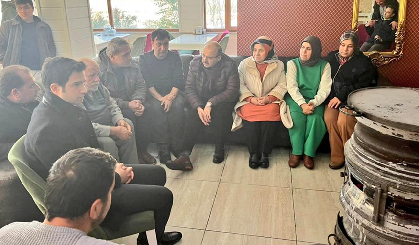 Trabzon Valisi Ustaoğlu, Uzungöl'de depremzedeleri ziyaret etti