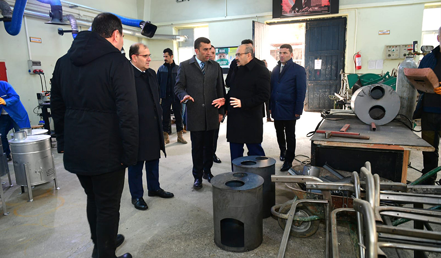 Trabzon Valisi Ustaoğlu'ndan kente gelen depremzedelere ziyaret