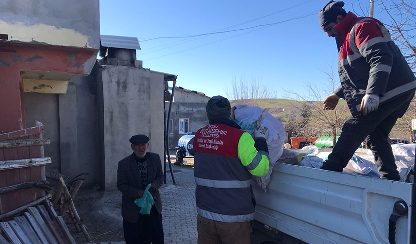 Trabzon ve çevre illerde depremzedelere yardım devam ediyor