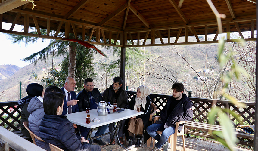 Trabzon'a gelen depremzede öğretmen çift, öğrencilerine kavuşmayı bekliyor