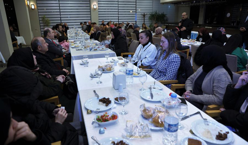 Trabzon’a gelen depremzedelerle KTÜ’de bir araya gelindi