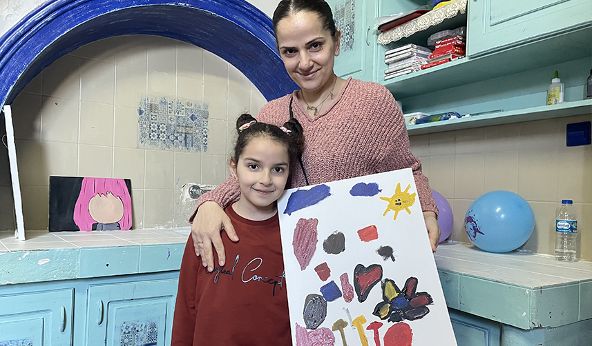 Trabzon'da depremzede çocuklar, duygularını resmediyor