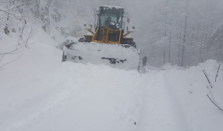 Trabzon'da kar etkili oldu! 24 mahalle yolunda mücadele sürüyor