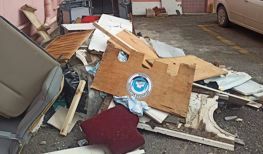 Trabzon'da kedi kulübesine kazmayla saldırı