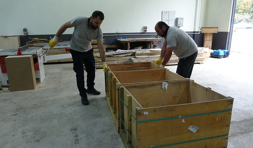 Trabzon'da kedi kulübesine kazmayla saldırı