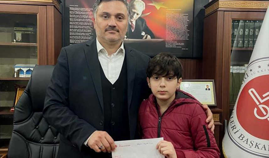 Trabzon'da minikler etkinlikten kazandıkları paraları depremzedelere bağışladı