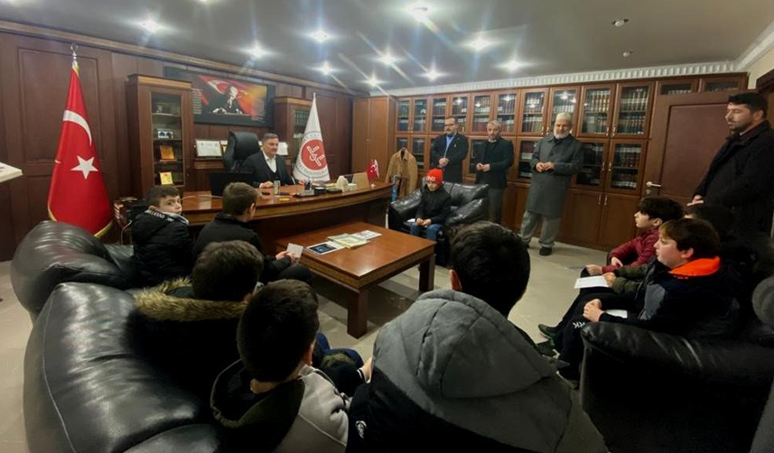 Trabzon'da minikler etkinlikten kazandıkları paraları depremzedelere bağışladı