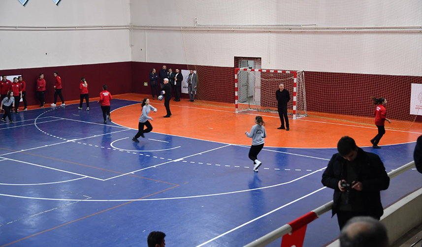 Trabzon'da spor kompleksi kış aylarında da yoğun ilgi görüyor