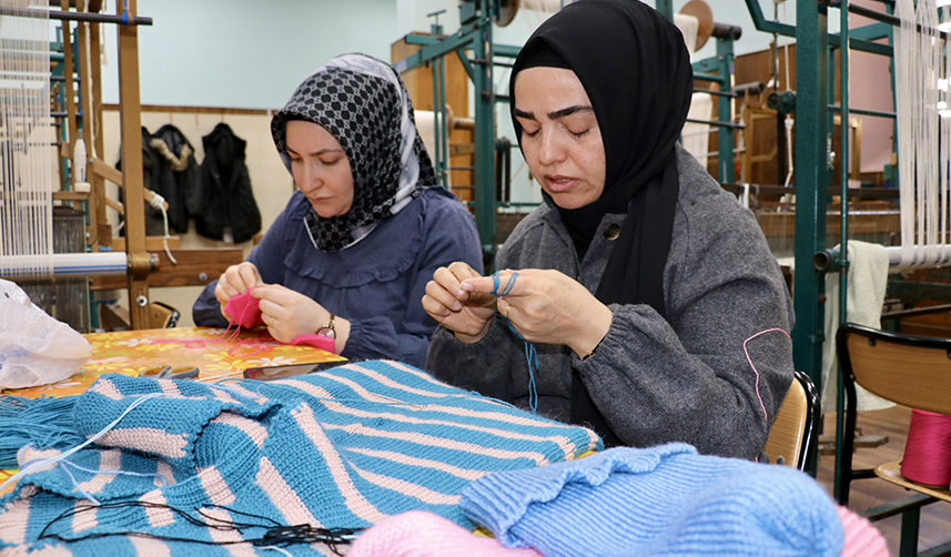 Trabzon'da üretilen kışlık ürünler deprem bölgesine gönderiliyor