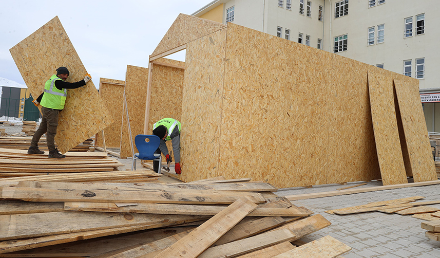 Trabzon'dan deprem bölgesine ahşap konteyner