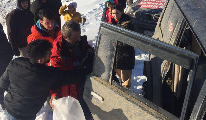 Trabzon'dan deprem bölgesine giden 'Off-Road'cular ulaşımı zor yerlere yardım götürüyor