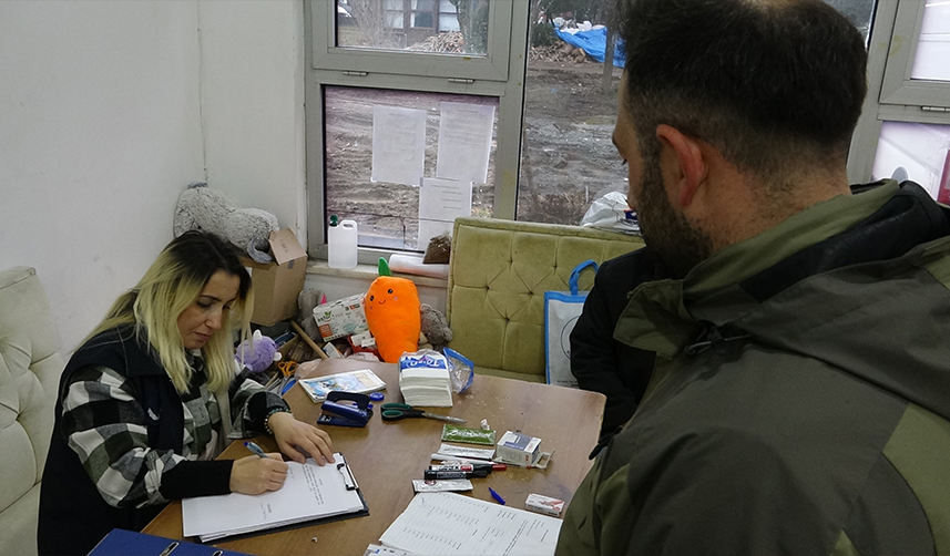 Trabzon'dan deprem bölgesine yardım için gönderilen ayakkabının içinden servet çıktı