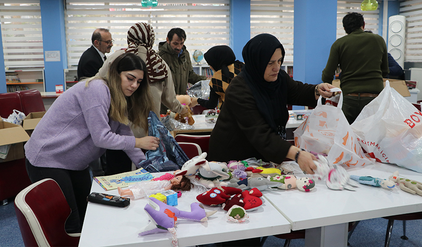 Trabzon'dan yola çıkan gezici kütüphane otobüsü hediyelerle dolduruldu