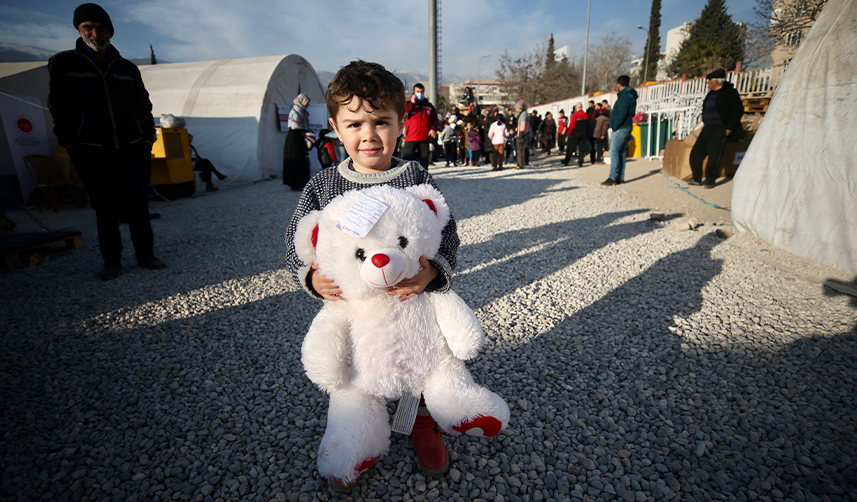 Trabzonspor-Basel-maçında-toplanan-oyuncaklar-depremzede-çocuklara-ulaştı
