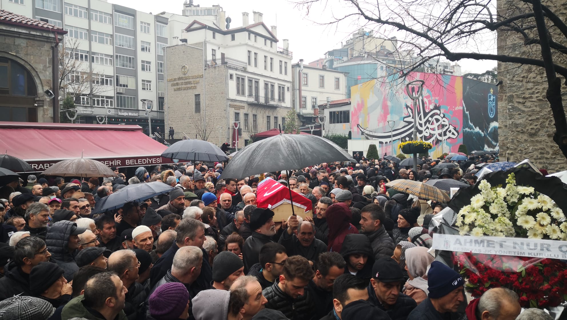 Trabzonspor efsanesi Ahmet Suat Özyazıcı son yolculuğuna uğurlandı