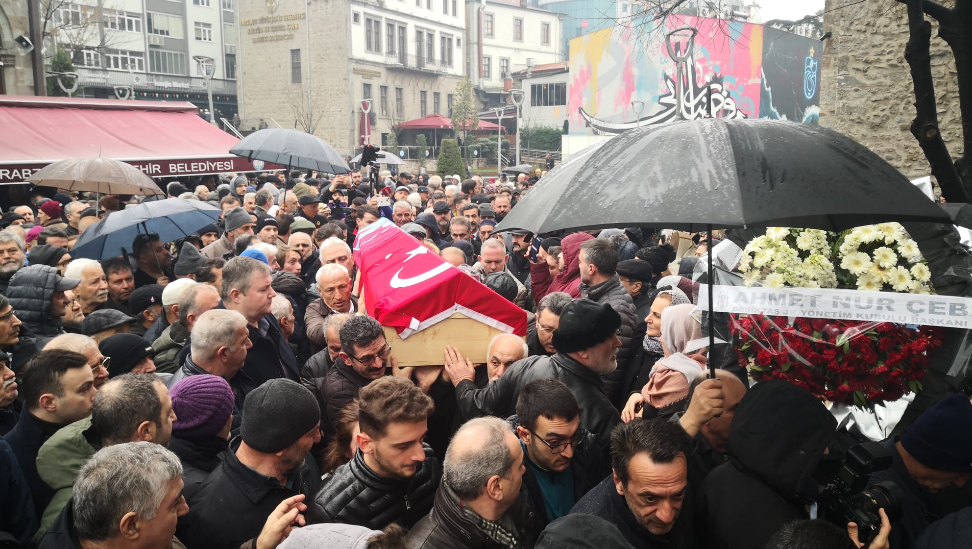 Trabzonspor efsanesi Ahmet Suat Özyazıcı son yolculuğuna uğurlandı