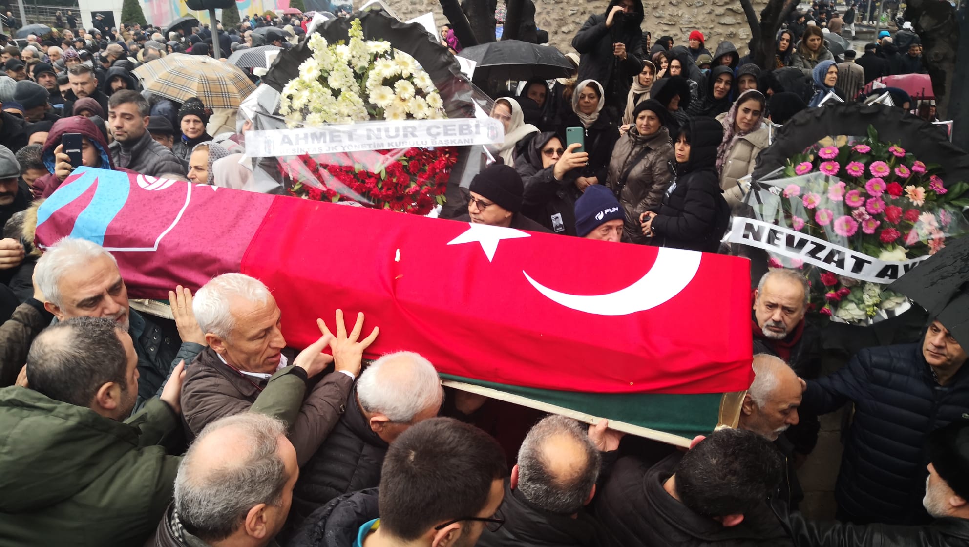 Trabzonspor efsanesi Ahmet Suat Özyazıcı son yolculuğuna uğurlandı