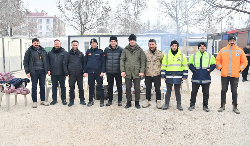 Trabzon'un Akçaabat Belediye Başkanı Ekim, deprem bölgesinde