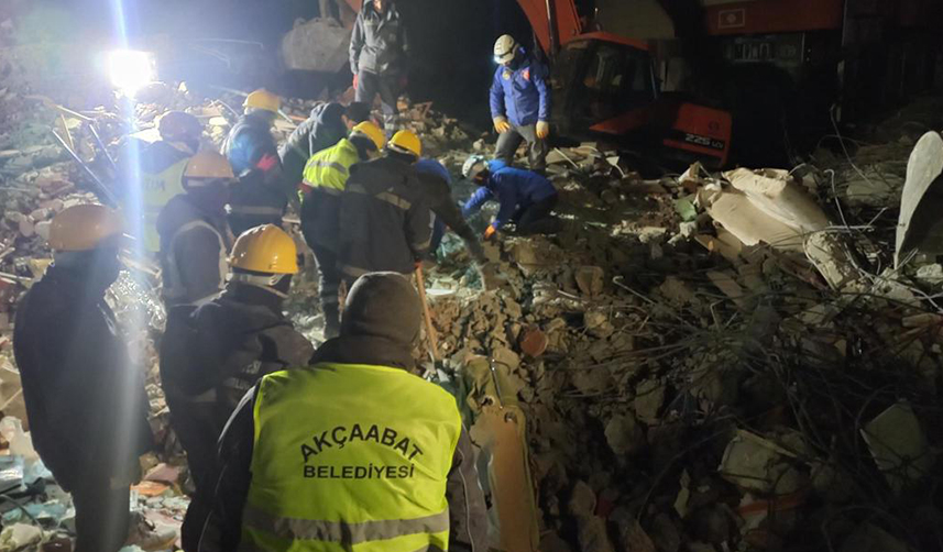 Trabzon'un Akçaabat ilçesi, deprem bölgesi için seferber oldu