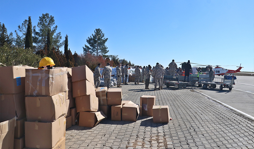 TSK hava araçları depremzedeler için seferber oldu