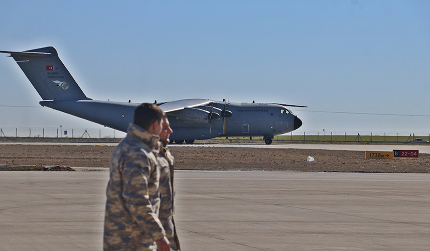 TSK hava araçları depremzedeler için seferber oldu