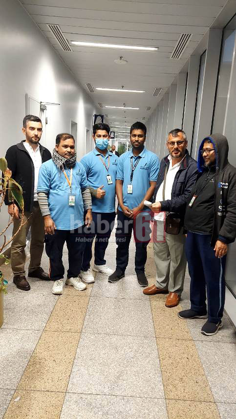 Umre’den dönen Trabzon kafilesini durdurup depremzedelere yardım yolladılar